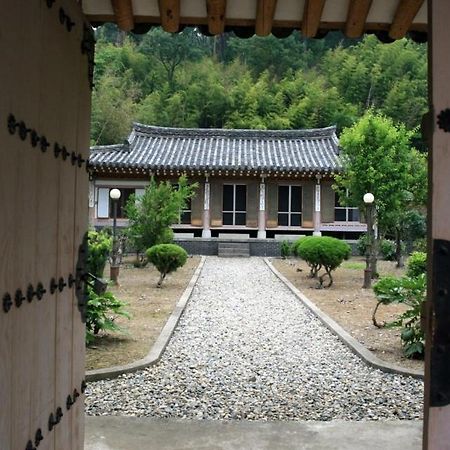 فندق Goseong Choi Pilgan'S Old House المظهر الخارجي الصورة