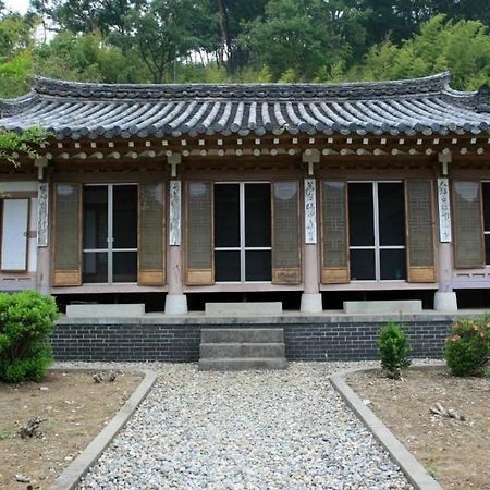 فندق Goseong Choi Pilgan'S Old House المظهر الخارجي الصورة