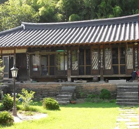 فندق Goseong Choi Pilgan'S Old House المظهر الخارجي الصورة