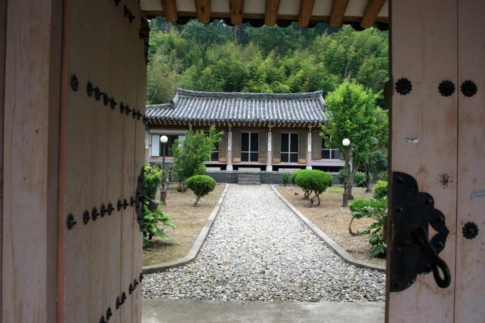 فندق Goseong Choi Pilgan'S Old House المظهر الخارجي الصورة
