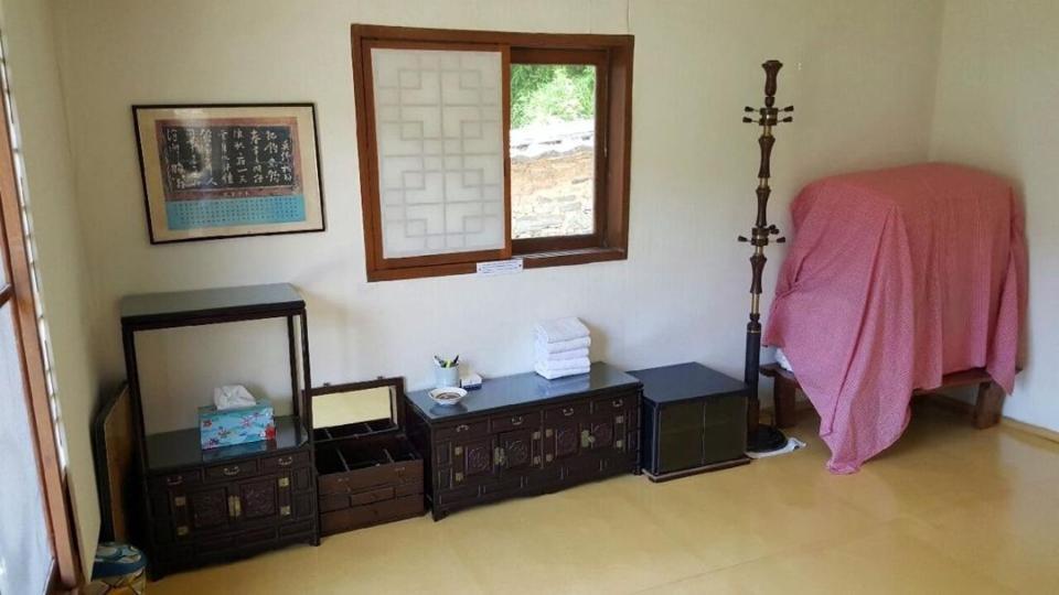 فندق Goseong Choi Pilgan'S Old House المظهر الخارجي الصورة