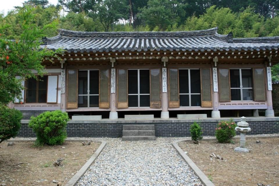 فندق Goseong Choi Pilgan'S Old House المظهر الخارجي الصورة