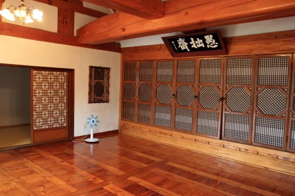 فندق Goseong Choi Pilgan'S Old House المظهر الخارجي الصورة